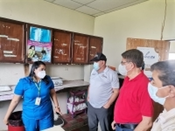 El Secretario de Salud José Manuel Matheu, visitó este día la Unidad de Atención Primaria en Salud (UAPS) El Pataste ubicado en Catacamas.