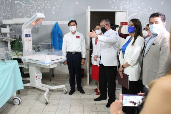 Gobierno de la República de China (Taiwán) y Fundación NACER entregan equipo a sala de maternidad del Hospital General San Felipe