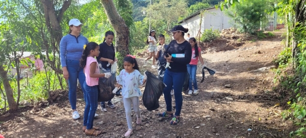 Región de Salud de Comayagua y CODEM del municipio del Rosario realizan Macrooperativo de limpieza y eliminación de criaderos de Zancudos.