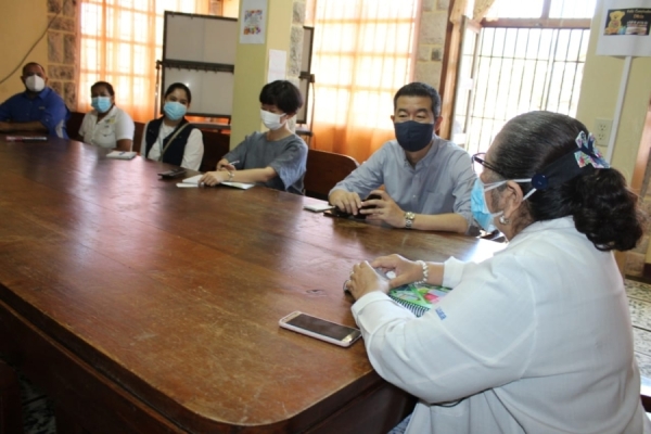 Autoridades del Hospital San Felipe y el Tórax reciben comitiva de JICA para dialogar sobre el fortalecimiento del manejo de residuos hospitalarios