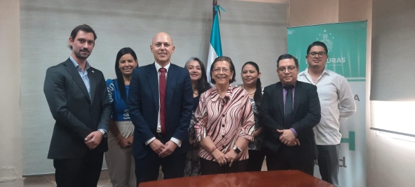 Salud recibe la misión del proyectos de Desarrollo Social del CAF