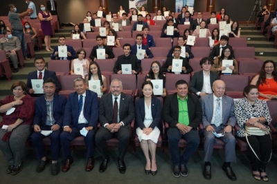 Taiwán entregó certificados de becas a 49 hondureños para realizar estudios