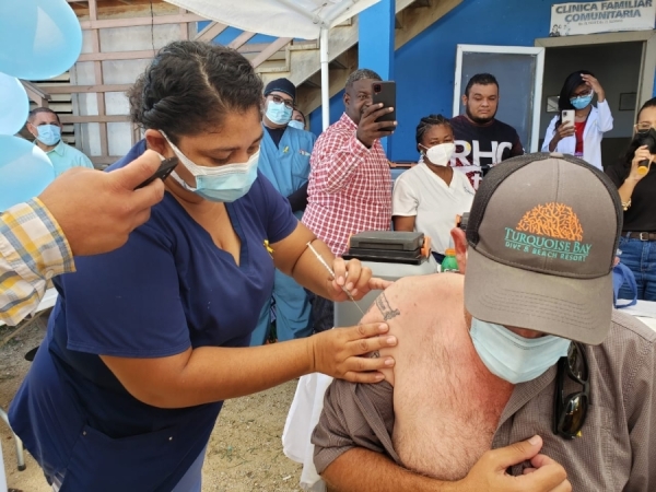 Región de Salud de Islas de la Bahía y Alcaldía Municipal reaperturan Clínica ESFAM