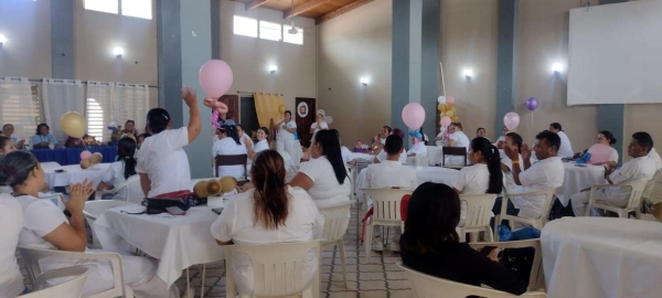 Red de Salud Comayagua reconoce labor de las enfermeras y enfermeros en su día