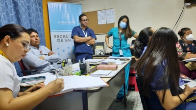 Autoridades del hospital Roberto Suazo Córdoba, se reúne con director de la región Sanitaria de La Paz para afianzar el plan de contingencia contra el dengue.