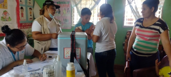 Región de Salud de Comayagua lleva atenciones médicas y vacunación a la comunidad de La Ceibita, Esquías.