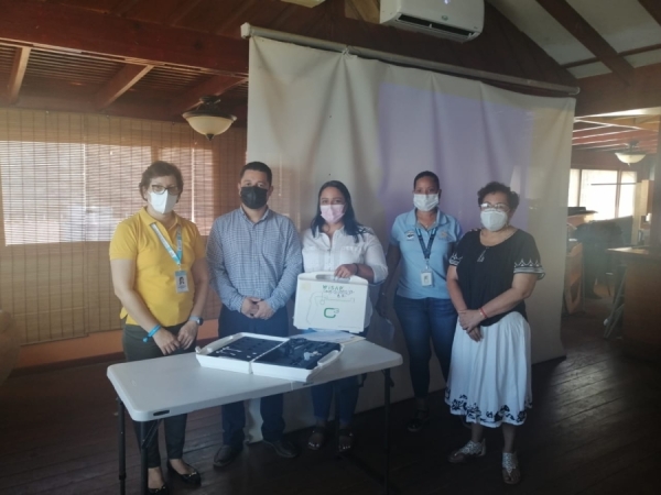 Secretaría de Salud entrega equipo para detección de cáncer a Hospital de Roatán y Región de Salud