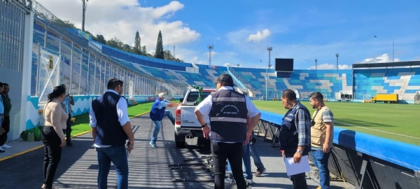 SALUD realiza operativo contra el dengue en Estadio Nacional Chelato Uclés.