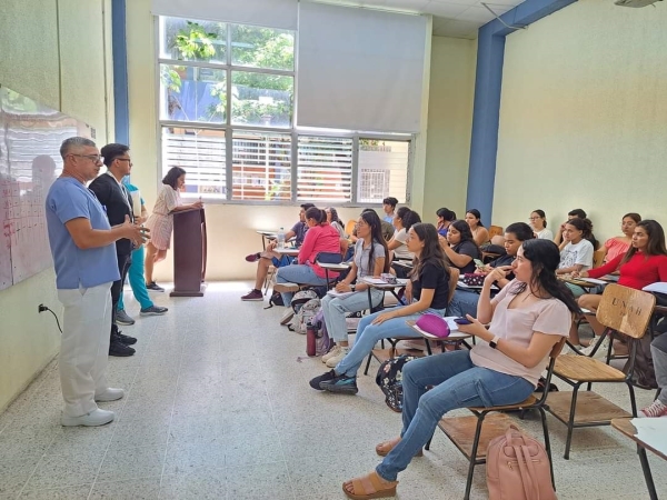 Hospital General Santa Teresa y Centro Universitario Regional del Centro se unen para salvar vidas a través de la donación de sangre.