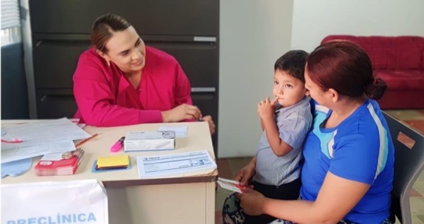 Región de Salud de Comayagua conmemora el día de la Mujer Hondureña con atenciones médicas y charlas para ellas