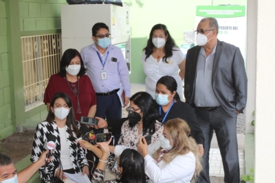 Salud recibe equipo para el laboratorio de virología