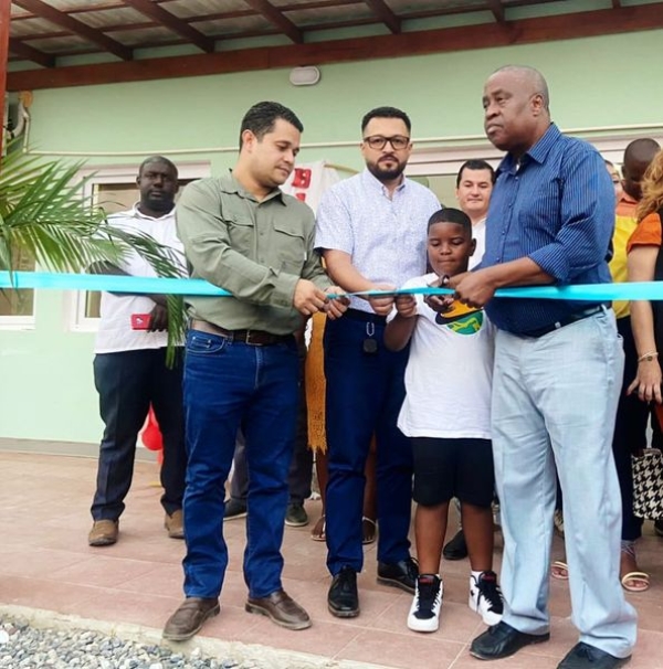 Inauguración de Centro Integral de Salud en la comunidad Politilly Bight de Islas de la Bahía