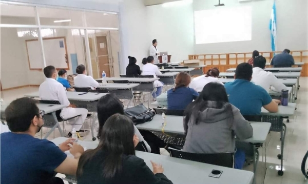 Personal del Hospital Santa Rosita recibe capacitación sobre el manejo del paciente con Parkinson