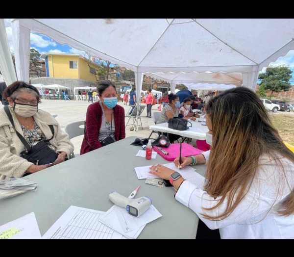 La Secretaria de Salud a través de la Región Sanitaria Metropolitana DC, participó en la brigada médica como parte de la vinculación con el Colegio Médico de Honduras y otras instituciones.