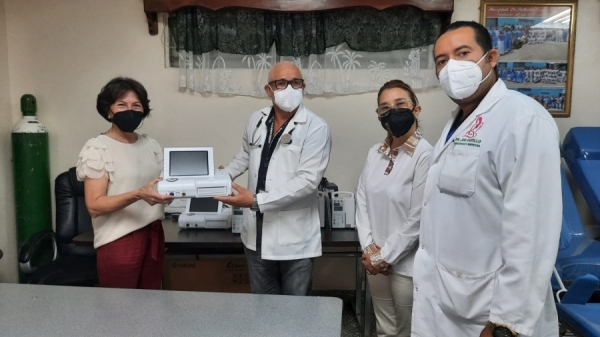 Hospital Roberto Suazo Córdova recibe equipo de gineco-obstetricia de la Fundación Nacer