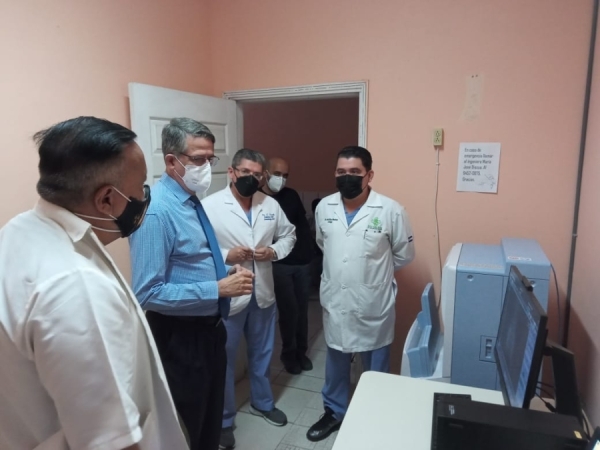 Ministro de Salud realiza visitas sorpresa en diferentes instancias de la institución